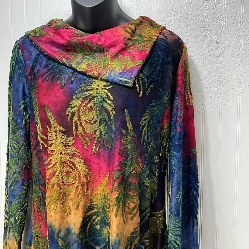 KAMANA Multi Colored Top - Picture 2 of 5